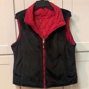 Reversible Red Quilted/Black Fleece Vest. Sz L. Great festive extra layer.